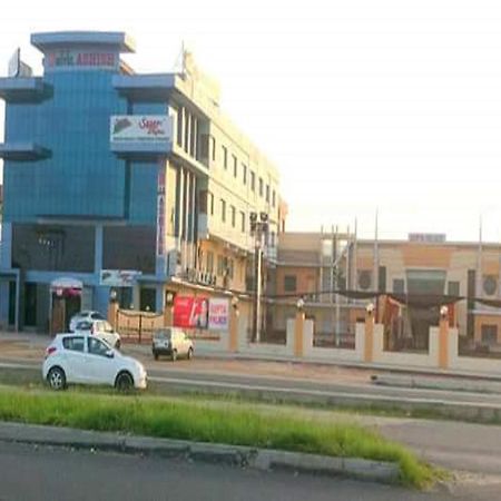 Hotel Ashish Continental Phagwāra Zewnętrze zdjęcie