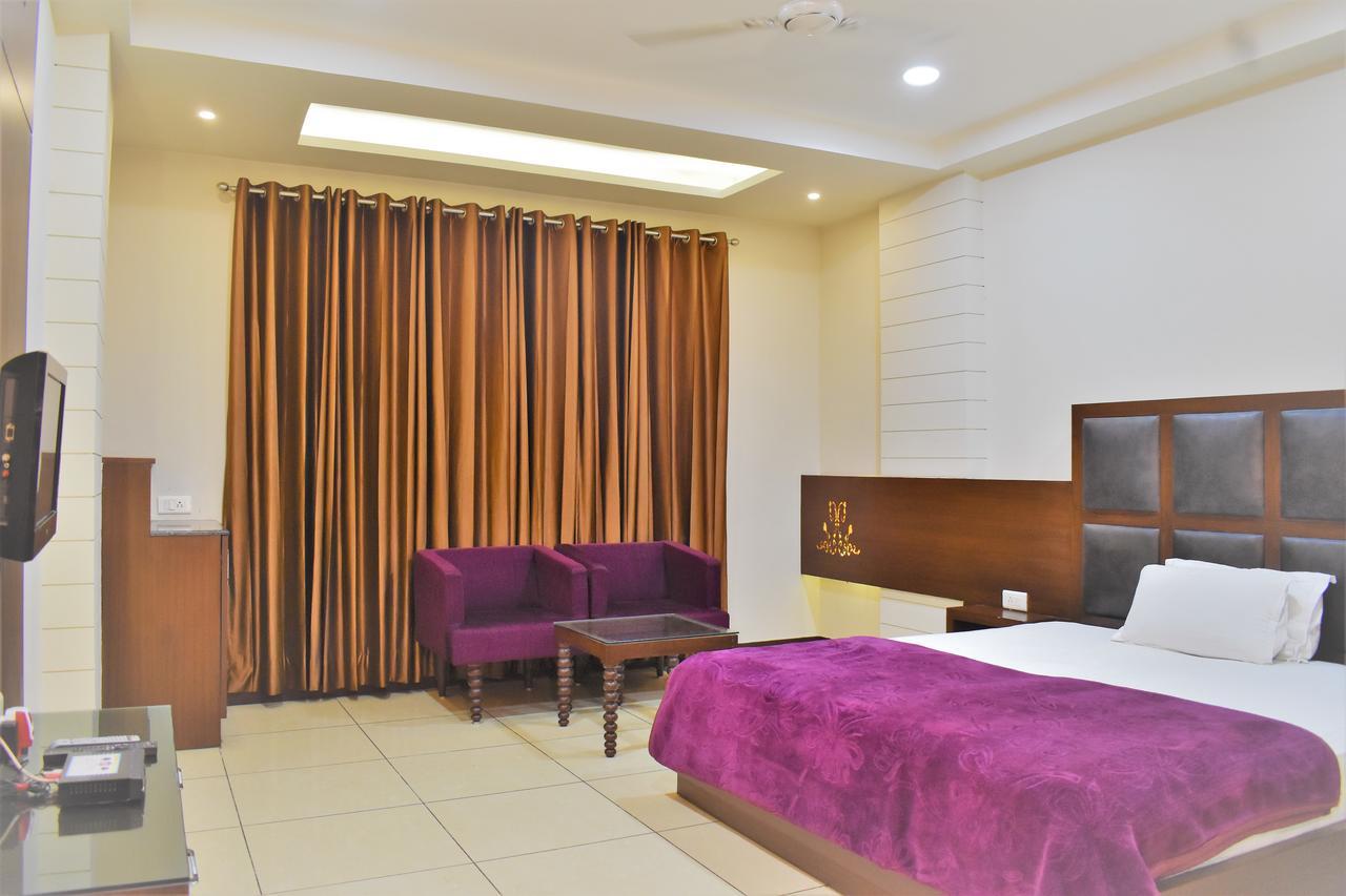 Hotel Ashish Continental Phagwāra Zewnętrze zdjęcie