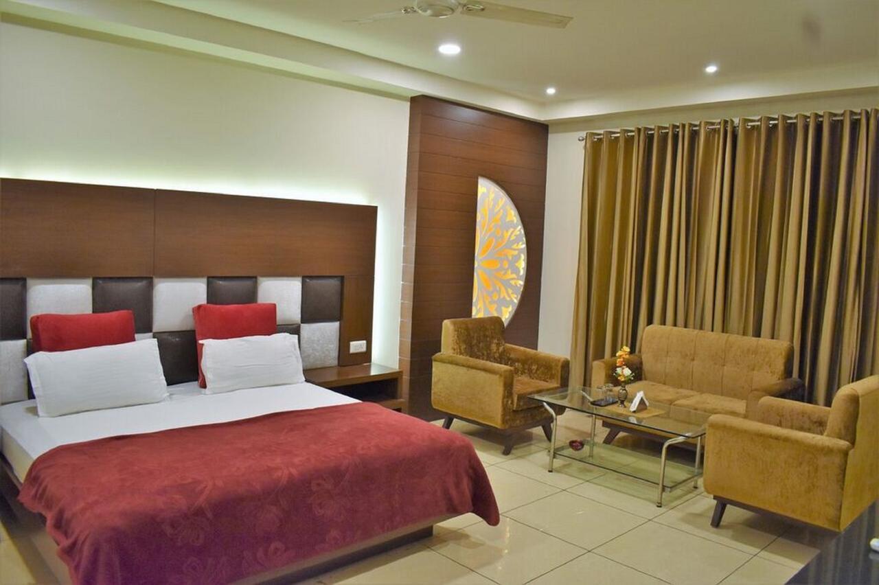 Hotel Ashish Continental Phagwāra Zewnętrze zdjęcie