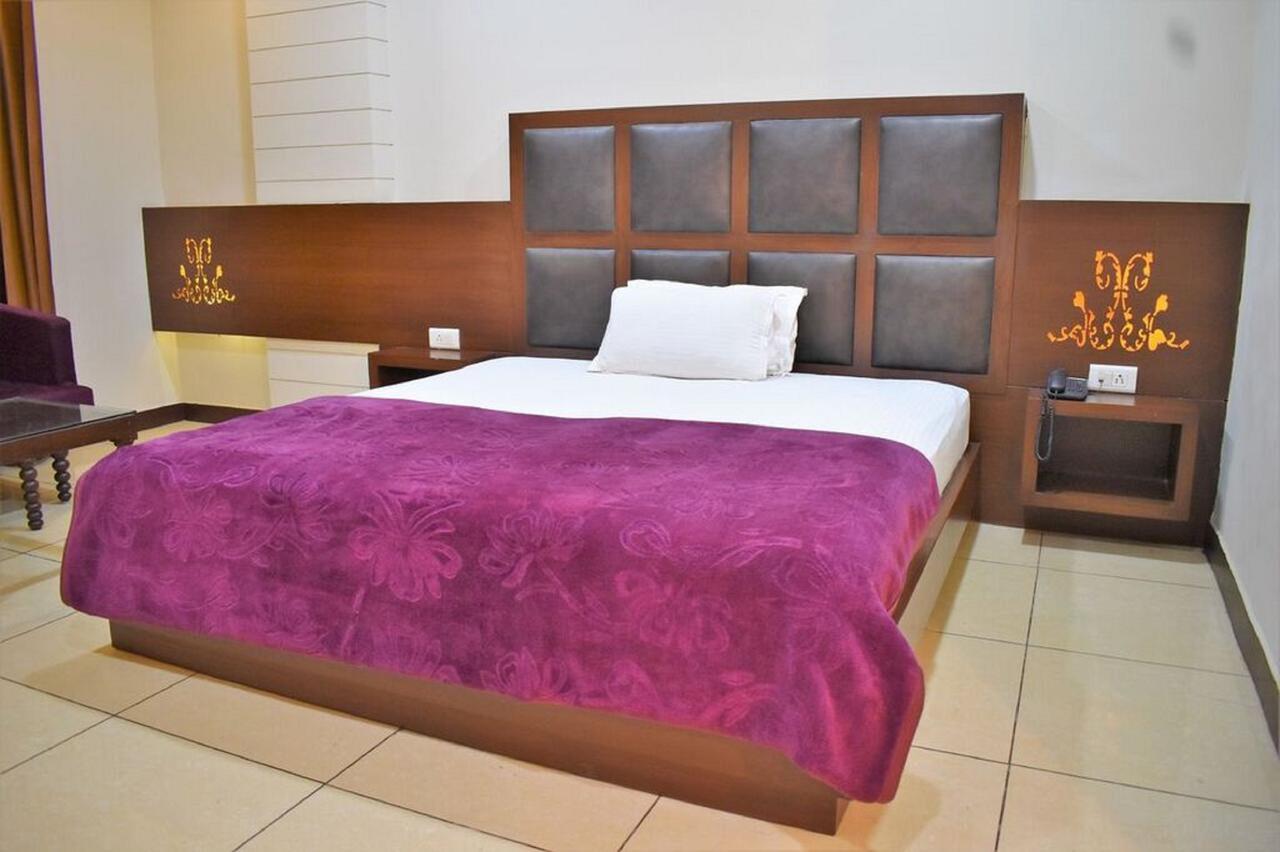 Hotel Ashish Continental Phagwāra Zewnętrze zdjęcie