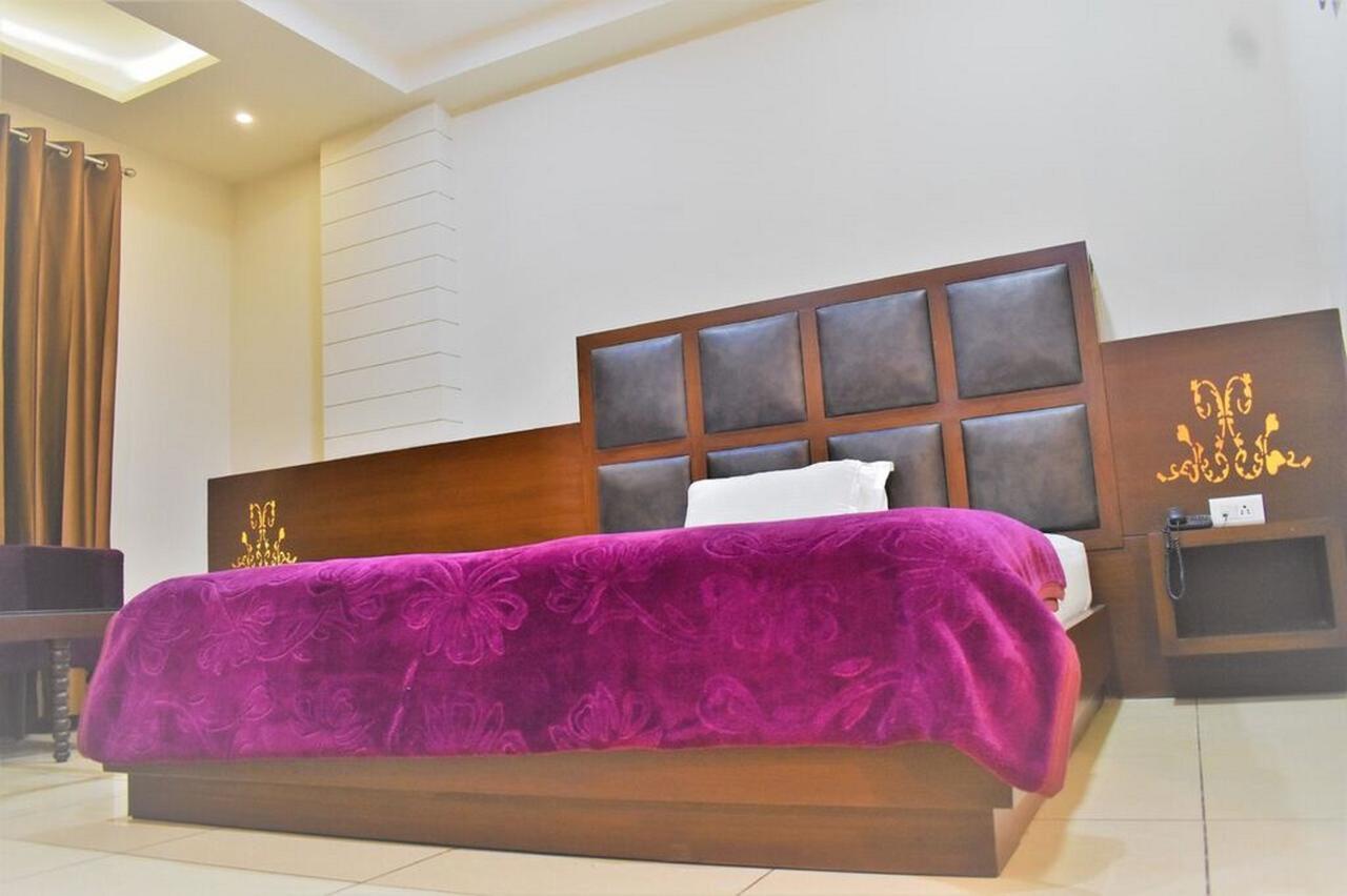 Hotel Ashish Continental Phagwāra Zewnętrze zdjęcie